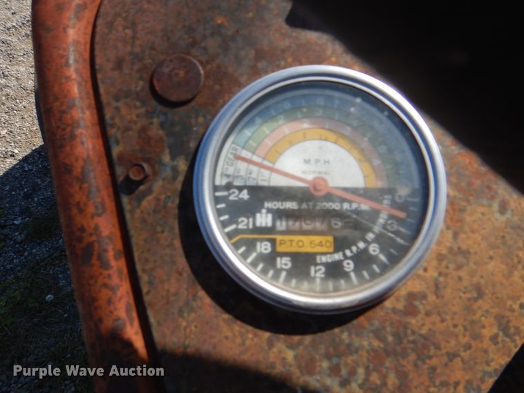 image for item DH5382 International 404  tractor