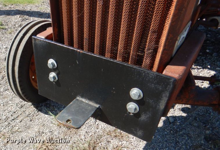 image for item DH5382 International 404  tractor