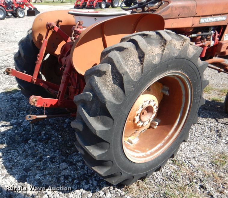 image for item DH5382 International 404  tractor