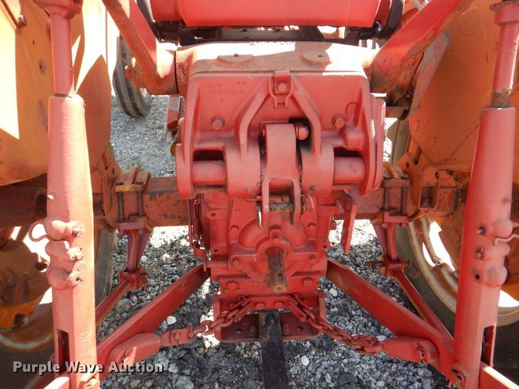 image for item DH5382 International 404  tractor