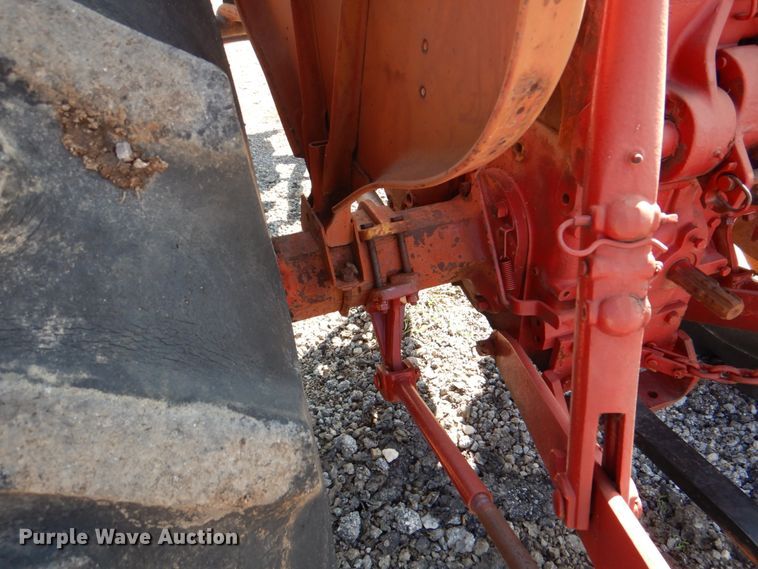 image for item DH5382 International 404  tractor