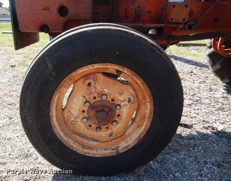 image for item DH5382 International 404  tractor