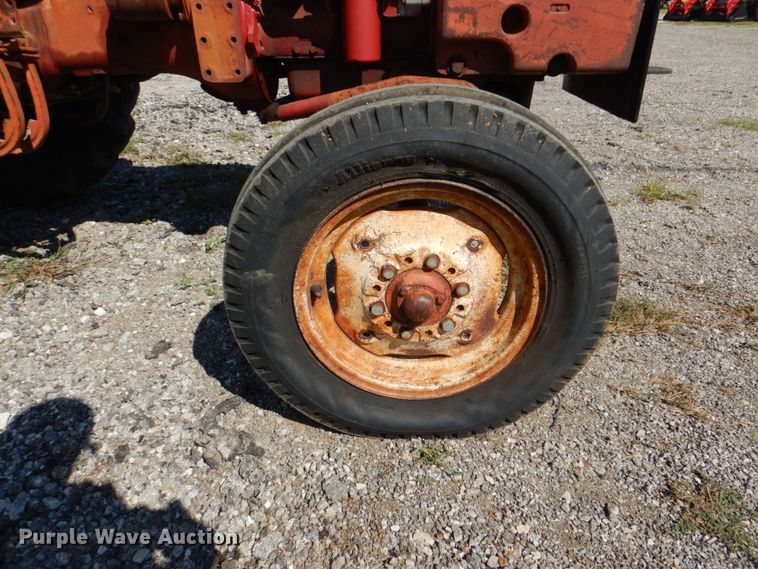 image for item DH5382 International 404  tractor