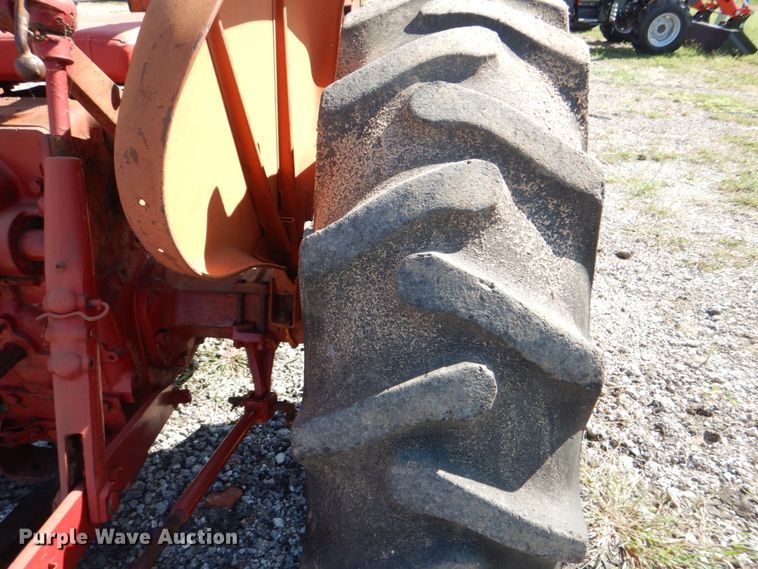 image for item DH5382 International 404  tractor