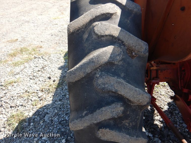 image for item DH5382 International 404  tractor