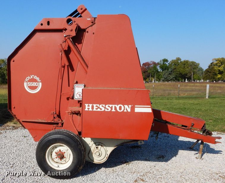 image for item DI8316 1982 Hesston 5580  round baler