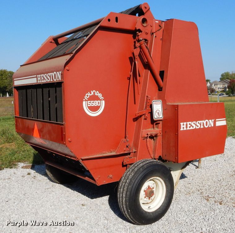 image for item DI8316 1982 Hesston 5580  round baler