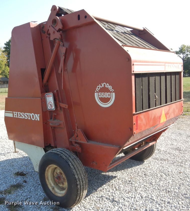 image for item DI8316 1982 Hesston 5580  round baler