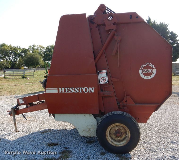 image for item DI8316 1982 Hesston 5580  round baler