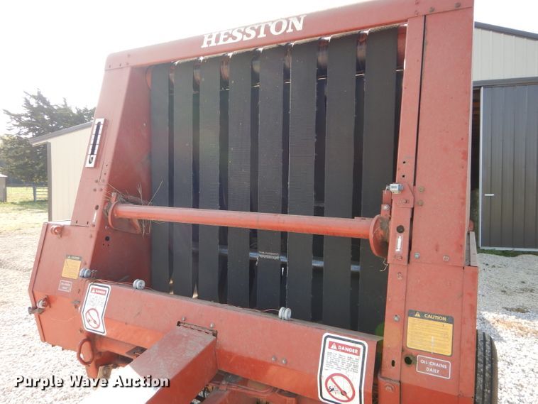 image for item DI8316 1982 Hesston 5580  round baler