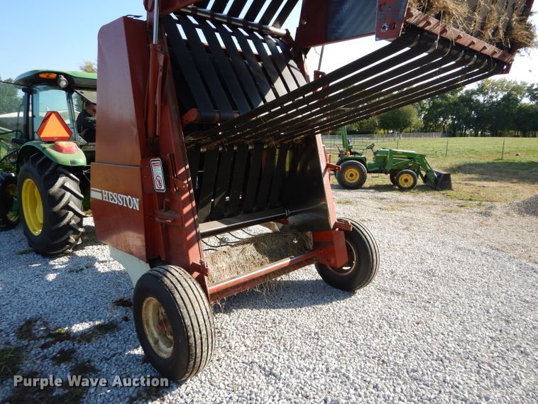 image for item DI8316 1982 Hesston 5580  round baler