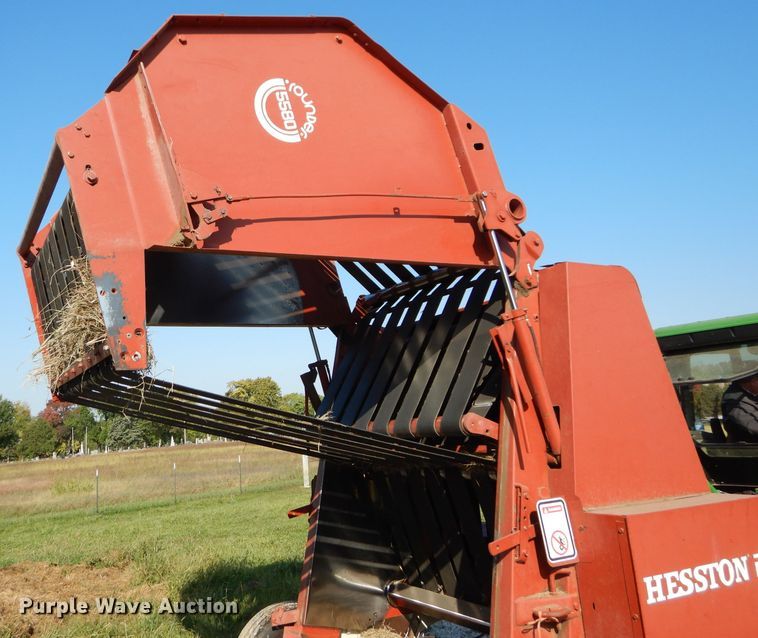 image for item DI8316 1982 Hesston 5580  round baler