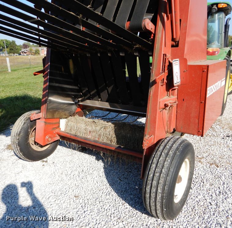 image for item DI8316 1982 Hesston 5580  round baler