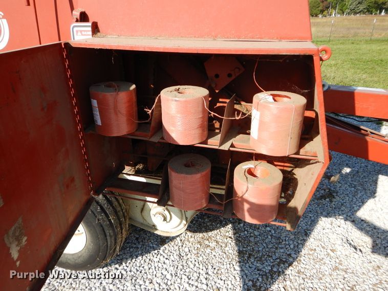 image for item DI8316 1982 Hesston 5580  round baler