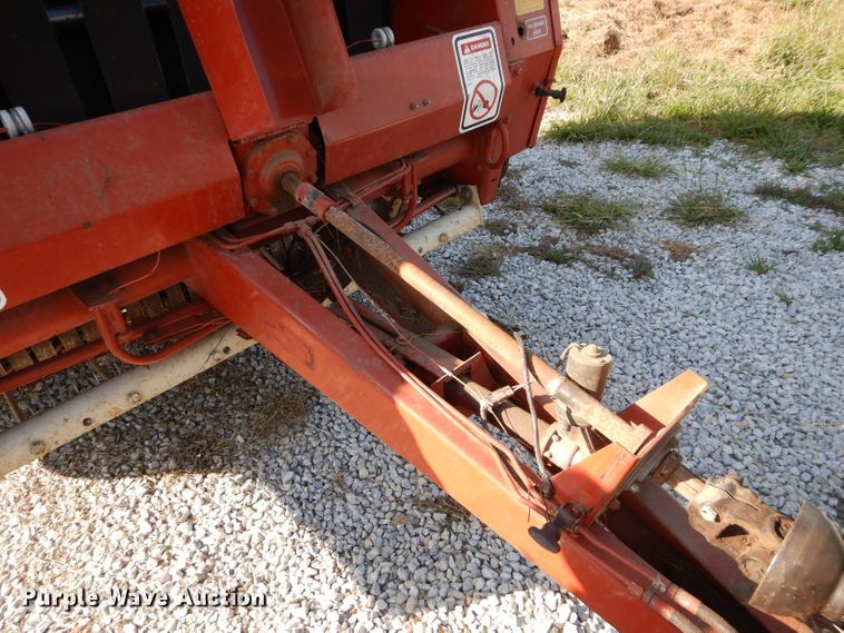 image for item DI8316 1982 Hesston 5580  round baler