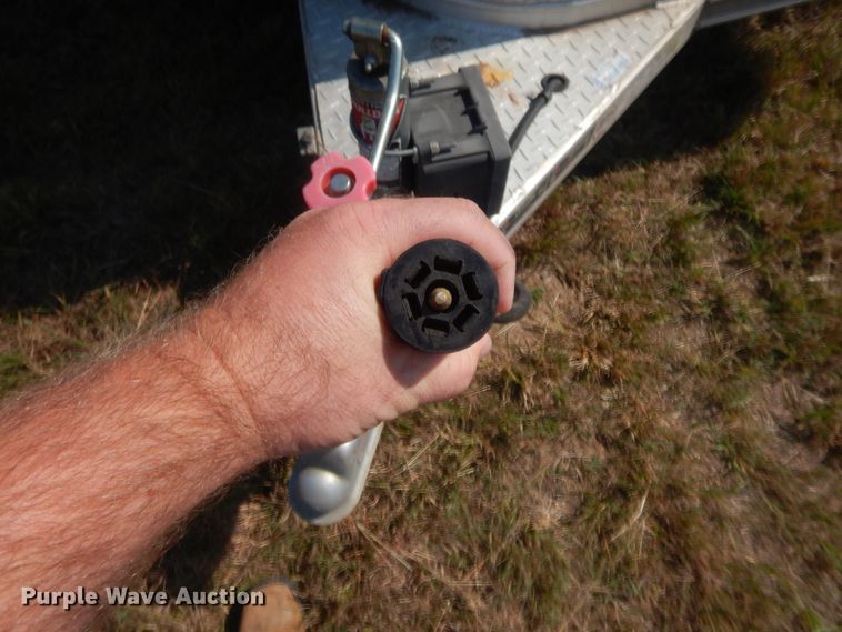 image for item DJ2042 2018 Featherlite 8107-6716-STD livestock trailer