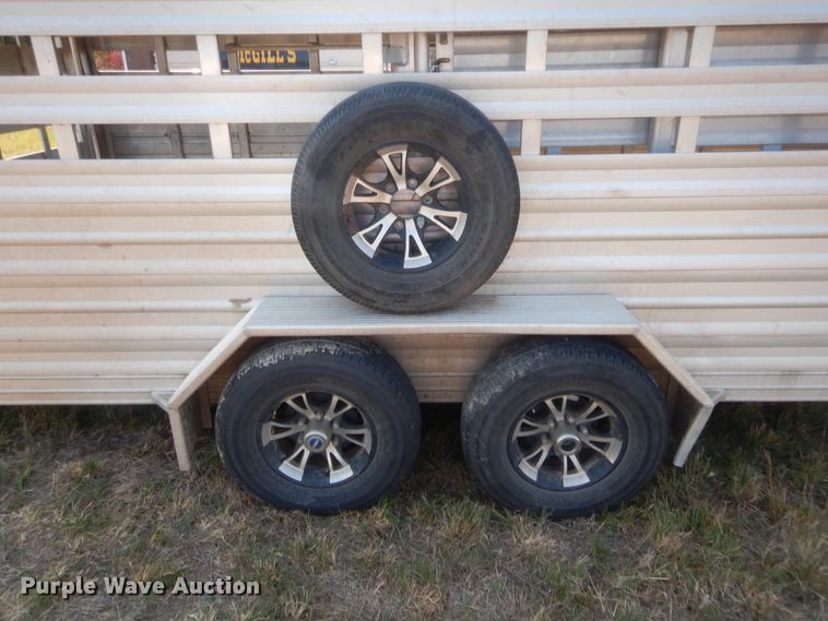 image for item DJ2042 2018 Featherlite 8107-6716-STD livestock trailer