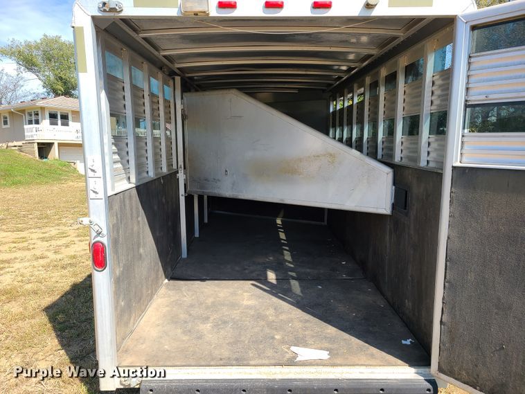 image for item DY9959 2003 Exiss GNC-720-T horse trailer