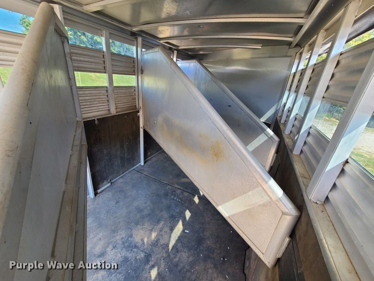 image for item DY9959 2003 Exiss GNC-720-T horse trailer