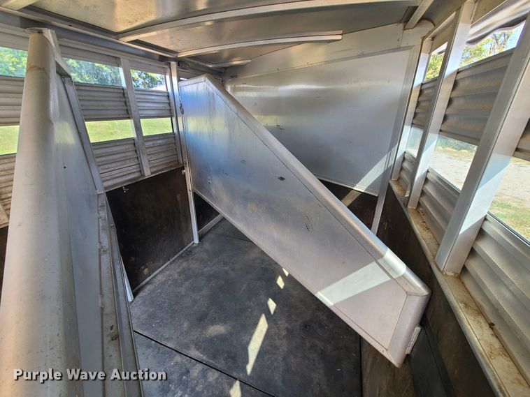 image for item DY9959 2003 Exiss GNC-720-T horse trailer