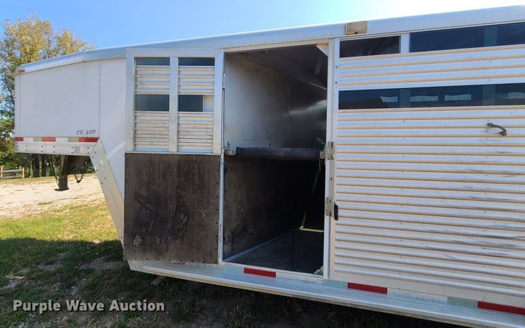 image for item DY9959 2003 Exiss GNC-720-T horse trailer