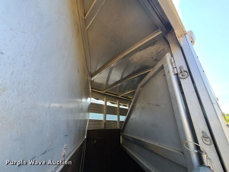 image for item DY9959 2003 Exiss GNC-720-T horse trailer