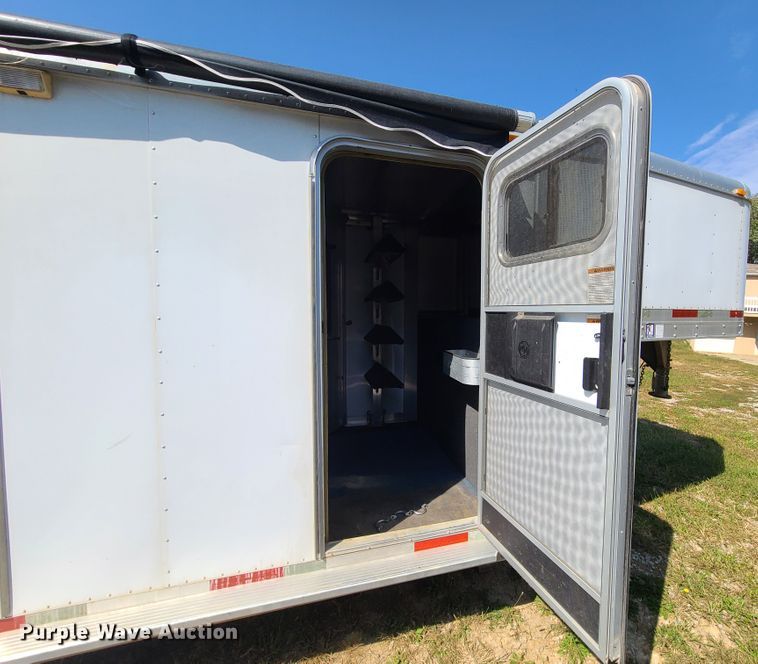 image for item DY9959 2003 Exiss GNC-720-T horse trailer
