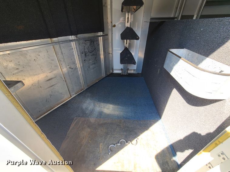 image for item DY9959 2003 Exiss GNC-720-T horse trailer