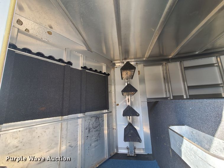 image for item DY9959 2003 Exiss GNC-720-T horse trailer