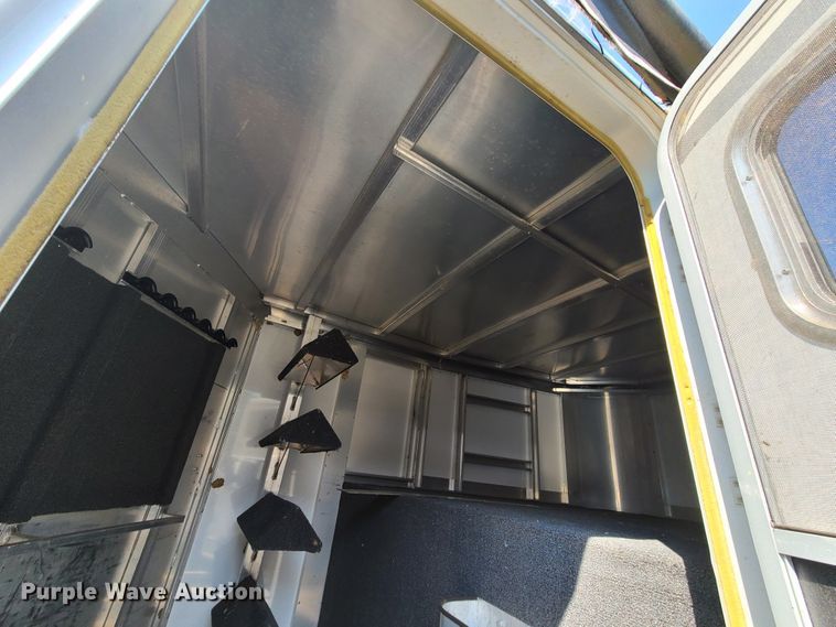 image for item DY9959 2003 Exiss GNC-720-T horse trailer