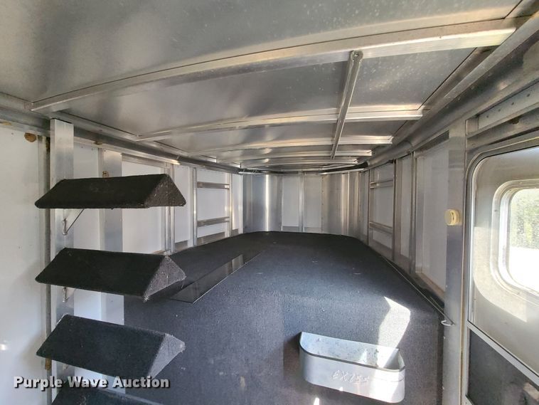 image for item DY9959 2003 Exiss GNC-720-T horse trailer