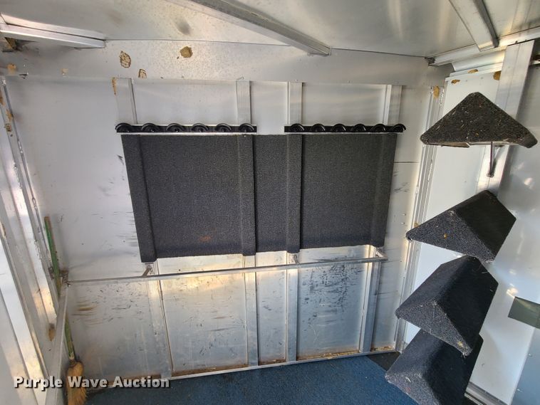 image for item DY9959 2003 Exiss GNC-720-T horse trailer