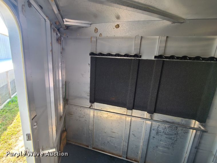 image for item DY9959 2003 Exiss GNC-720-T horse trailer