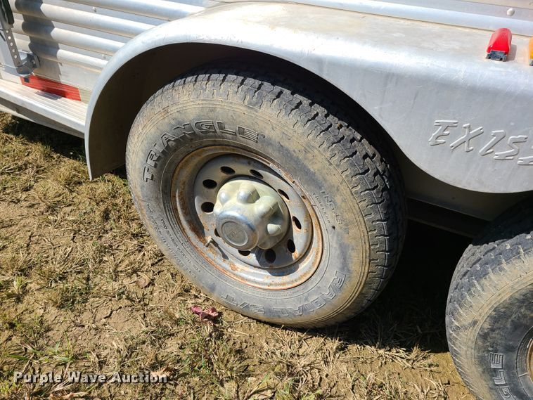 image for item DY9959 2003 Exiss GNC-720-T horse trailer