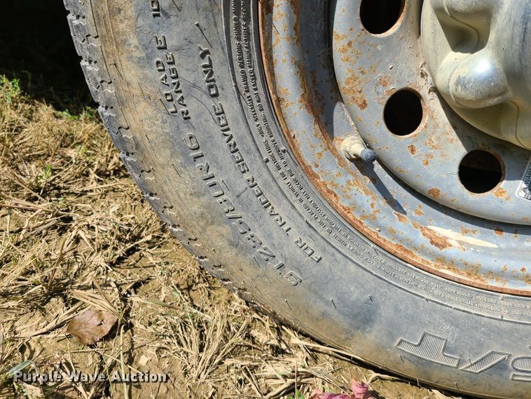 image for item DY9959 2003 Exiss GNC-720-T horse trailer