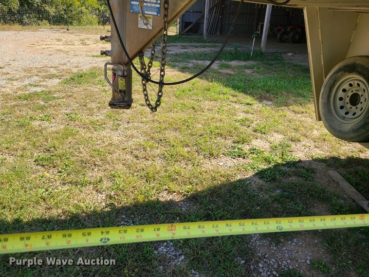 image for item DY9959 2003 Exiss GNC-720-T horse trailer