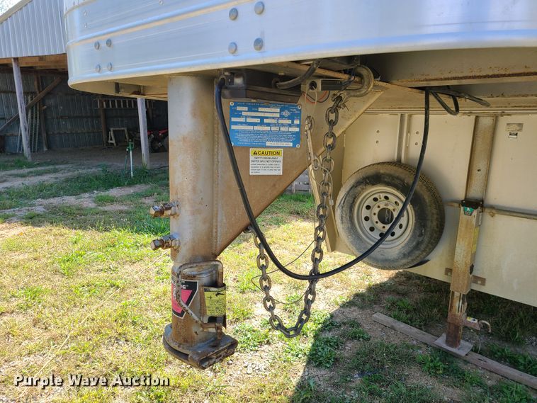 image for item DY9959 2003 Exiss GNC-720-T horse trailer