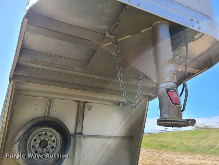 image for item DY9959 2003 Exiss GNC-720-T horse trailer