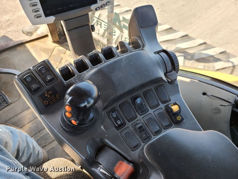 image for item DY9961 2010 Challenger MT765C  tractor