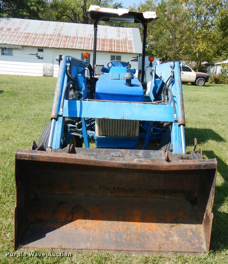image for item FR9107 Ford 3910  tractor