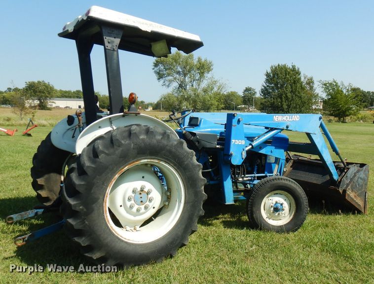 image for item FR9107 Ford 3910  tractor