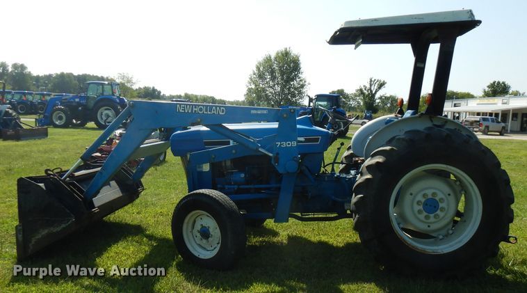 image for item FR9107 Ford 3910  tractor