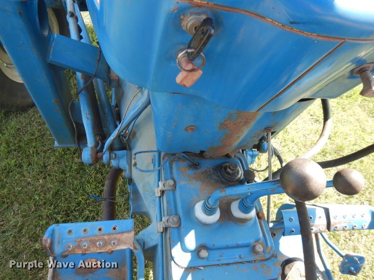 image for item FR9107 Ford 3910  tractor