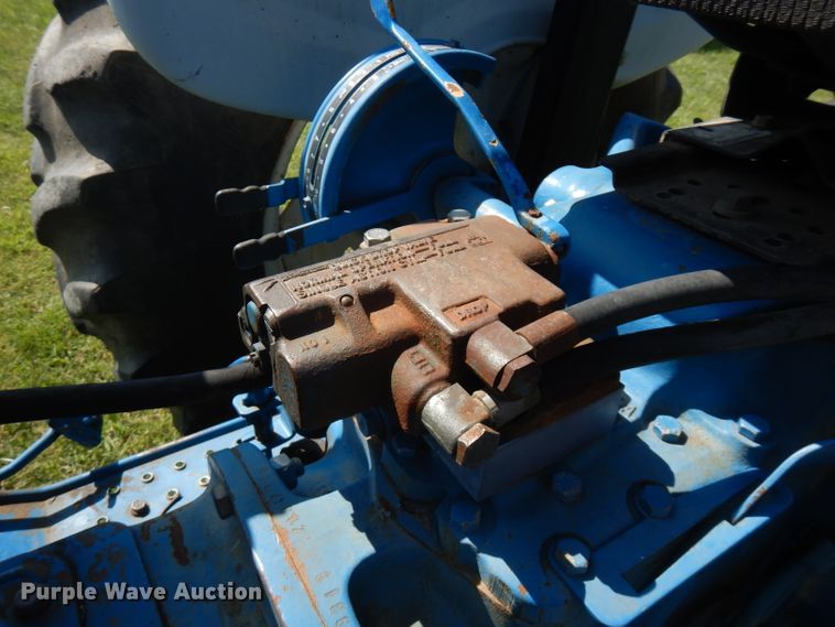 image for item FR9107 Ford 3910  tractor