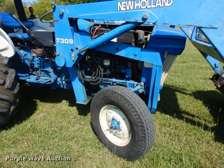 image for item FR9107 Ford 3910  tractor