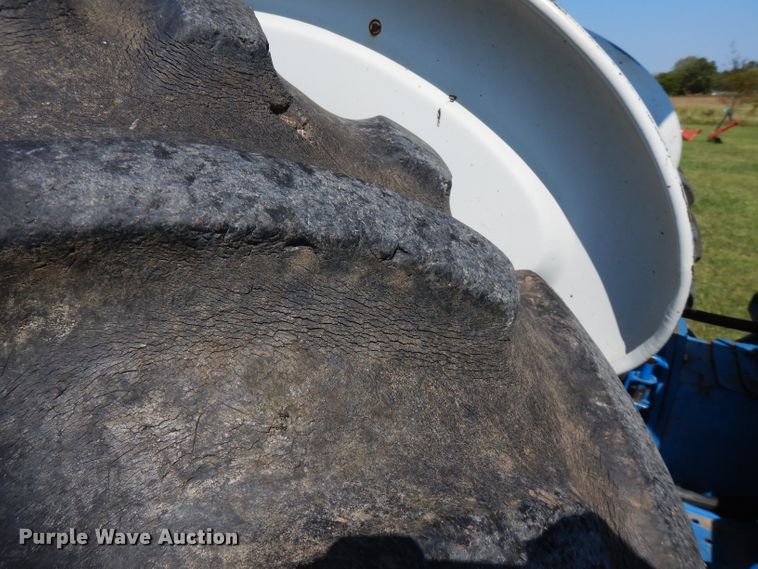 image for item FR9107 Ford 3910  tractor