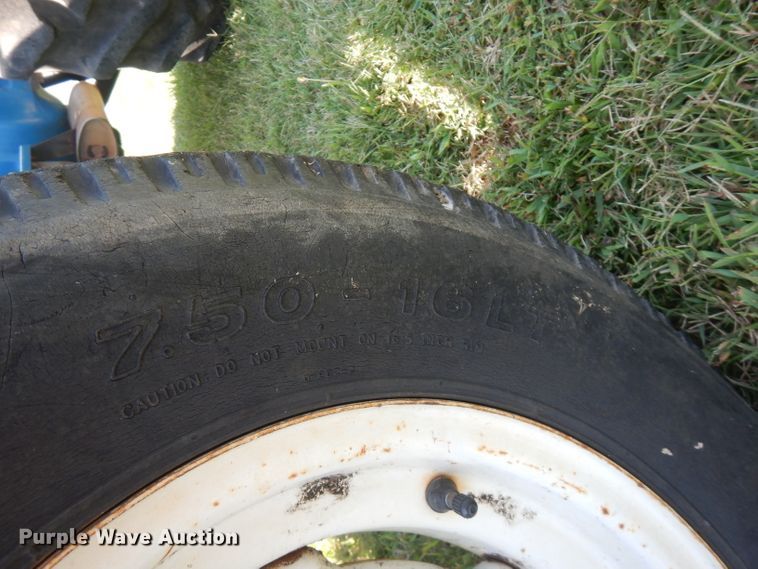 image for item FR9107 Ford 3910  tractor