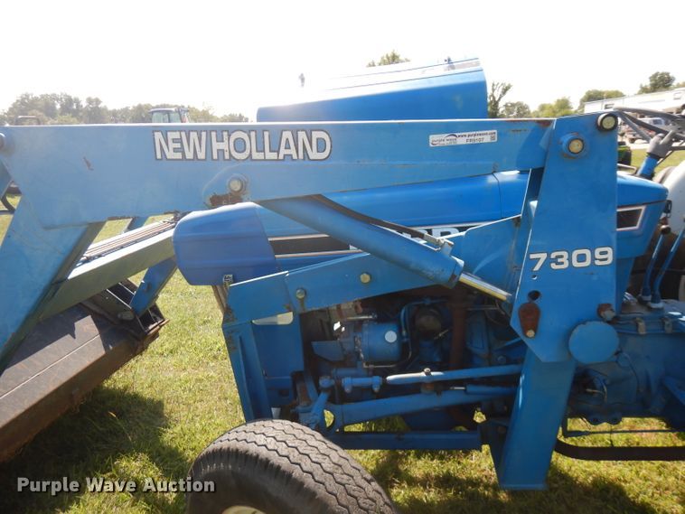 image for item FR9107 Ford 3910  tractor