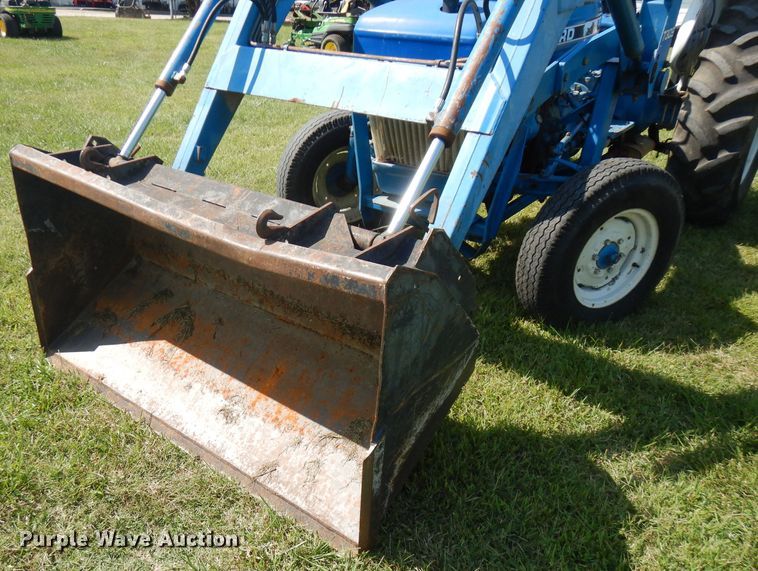 image for item FR9107 Ford 3910  tractor