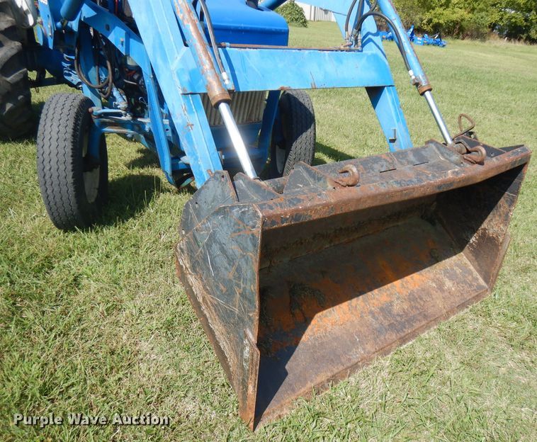 image for item FR9107 Ford 3910  tractor